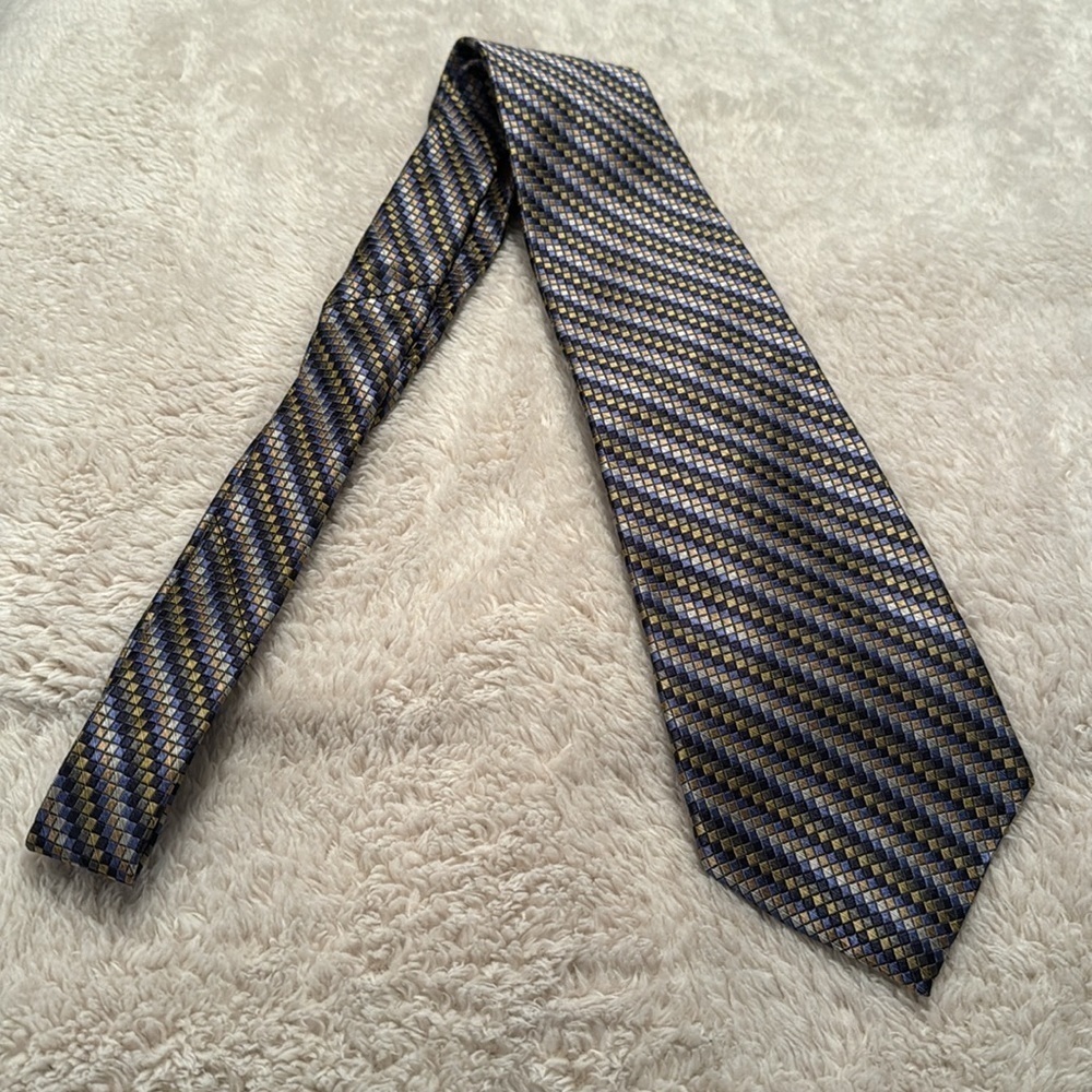 👔 Geoffrey Beene Men's Silk Tie – Blue & Gold Tones